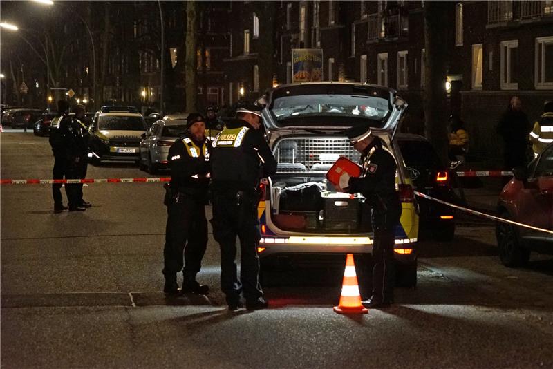 Der mutmaßliche Täter lauerte der Frau und ihrem neuen Partner vor deren Wohnung in Hamburg-Barmbek auf. Foto: -/Citynewstv/dpa