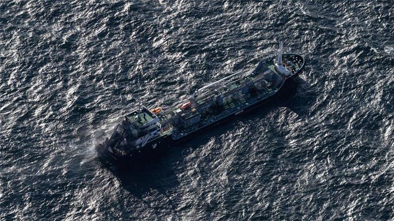 Der nach einem Brand havarierte Öltanker „Annika“ ist auf dem Weg in den Überseehafen Rostock. 