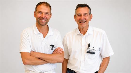 Der neue Ärztliche Direktor am Elbe Klinikum Buxtehude: Dr. Sebastian Lawrenz (links) folgt auf Dr. Andreas Kleinheinz, der das Amt seit Oktober 2015 ausgeübt hat.