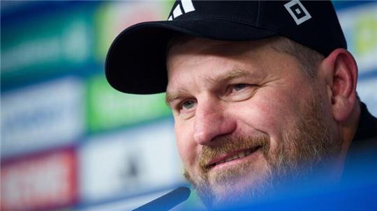 Der neue HSV-Trainer Steffen Baumgart sieht in der Rückkehr von Toni Kroos in die Fußball-Nationalmannschaft einen großen Gewinn für das Team.