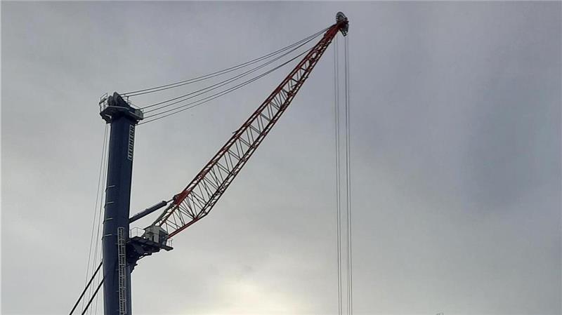 Leistungsfähigster Kran Deutschlands steht in Brake Der neue Hochleistungskran im Braker Hafen.