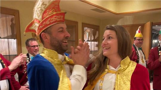 Der neue Karnevalsprinz von Ahlerstedt: Tobi Bammann mit Prinzessin Irina Heins.