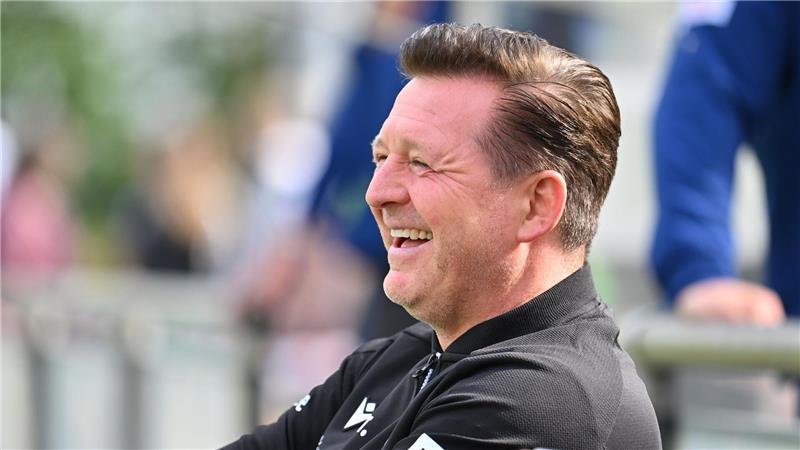 Zweitliga-Rennen ohne HSV: Wer nutzt die Chance? Der neue Mann an der Seitenlinie von Hannover 96: Christian Titz.