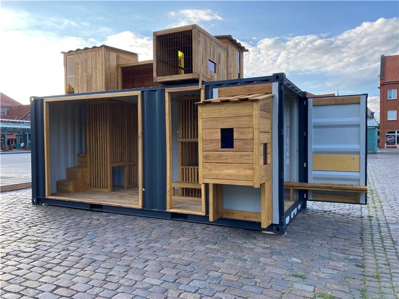 Der neue Spielcontainer auf dem Platz am Sande soll Kinder zum Klettern und Toben einladen. Foto: Stadt Stade