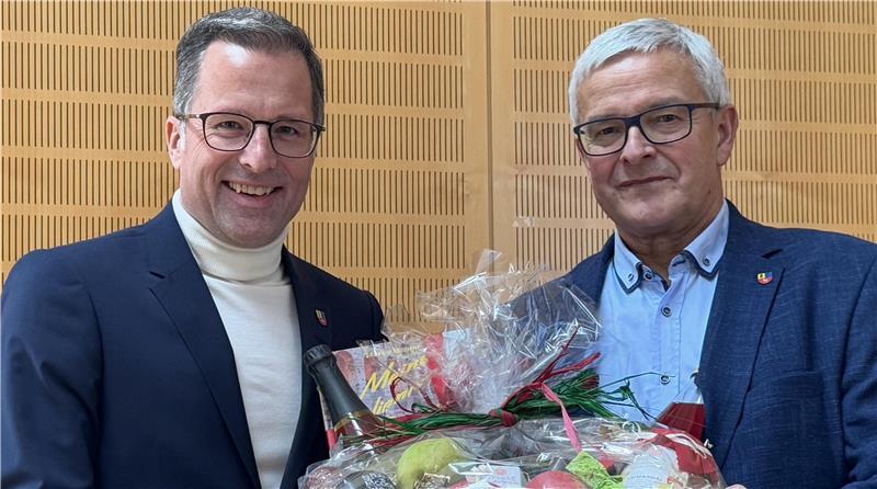 Landrat Kai Seefried ist neuer Vorsitzender des Landschaftsverbandes Der neue Vorsitzende Kai Seefried und sein Vorgänger Michael Roesberg.