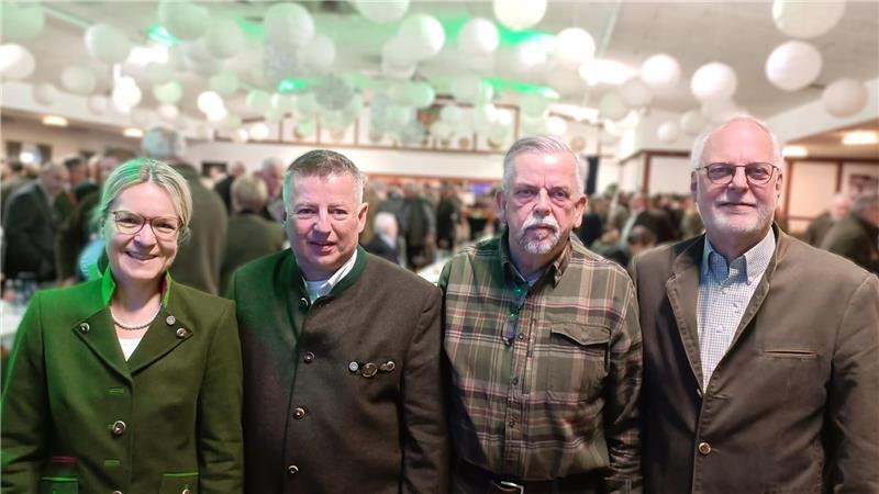 Immer mehr Jäger im Kreis Stade: Was ist das Besondere an der Jagd? Der neue Vorstand der Kreisjägerschaft: Julia Seefried, Martin Meyer, Michael Klein und Axel Schuldt. Es fehlen der neue Vorsitzende Jens Hariefeld und Kassenwart Dr. Jörg Oldenburg.