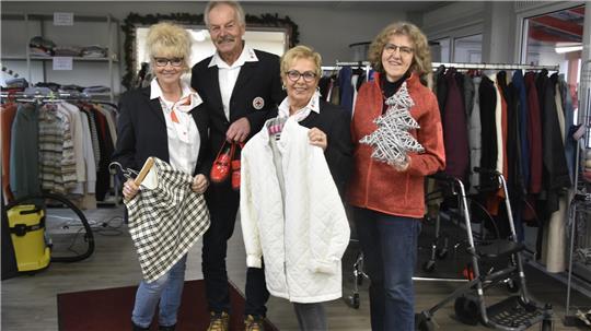 Der neue Vorstand ist stolz auf den neuen KleiderPunkt: Bettina Wüstefeld, Peter Sievers, Dörte Fölsch und Anja Schuback (von links).