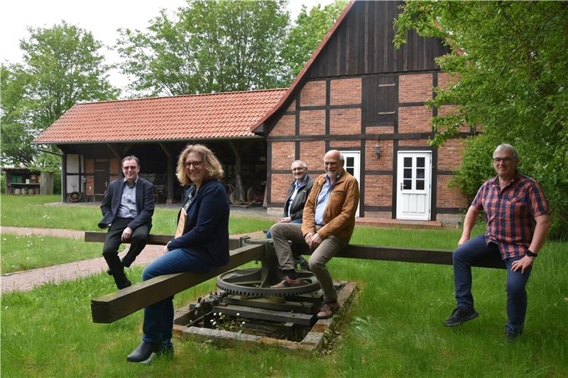 Der neue Vorstand des Heimat- und Kulturkreises Kutenholz (v.l.): Klaus Heins, Debbie Bülau, Gerhard Seba, Wilhelmus Verhoeven und Peter Nutbohm. Foto: Felsch