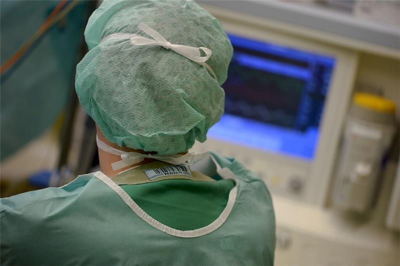 Neunjähriger stirbt bei Routine-OP – Überraschende Wende vor Gericht Der neunjährige Junge war am 14. März 2007 unter Vollnarkose in einer Arztpraxis operiert worden, um seine Nasenatmung zu verbessern (Symbolbild). Foto: dpa-Bildfunk