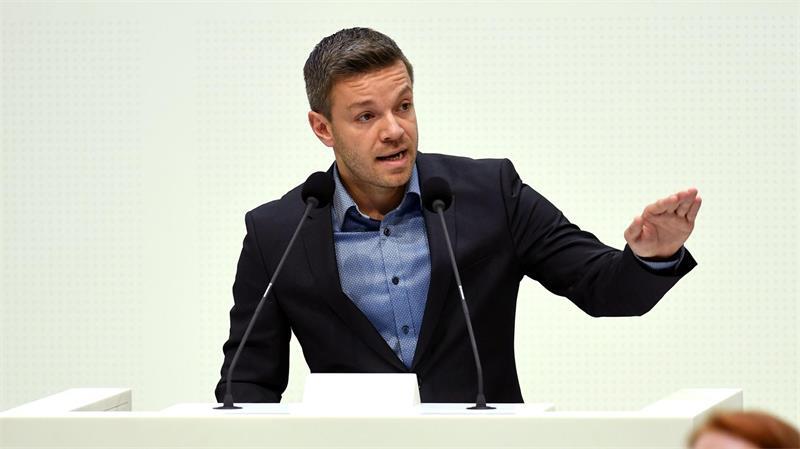 Der niedersächsische Migrationsbeauftragte Deniz Kurku (SPD) machte öffentlich, dass seine Schwiegermutter den Fluchtwagen gefahren hatte, in dem der mutmaßliche Täter nach den tödlichen Schüssen im Stader Mutter-Kind-Heim als Beifahrer saß.