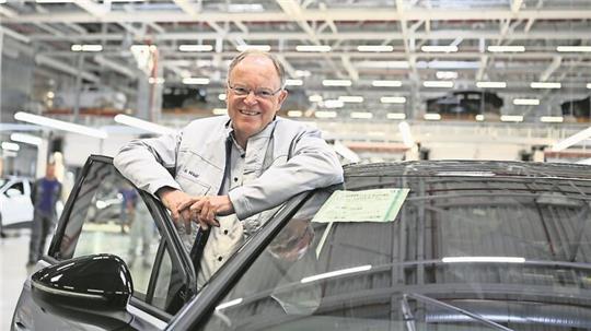 Der niedersächsische Ministerpräsident und VW-Aufsichtsratsmitglied Stephan Weil (SPD) erklärt im Interview, wie das Unternehmen wieder Fahrt aufnehmen könnte.
