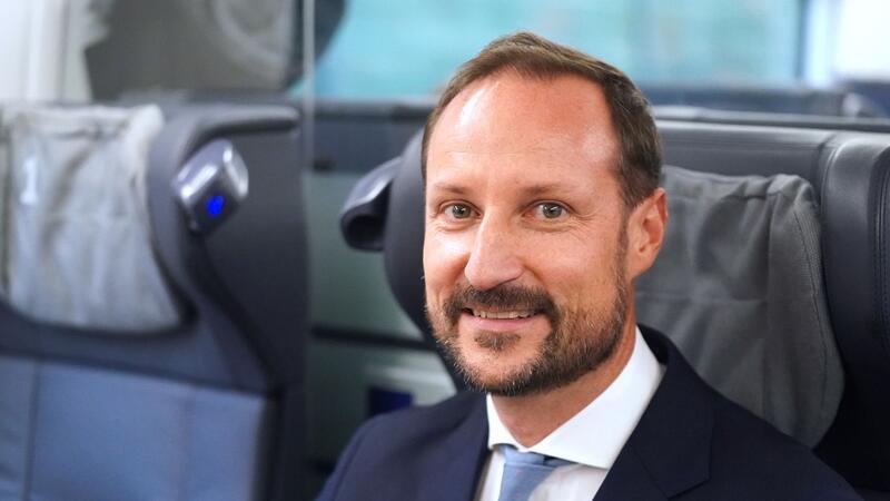 „Barrieren niederreißen“ - Haakon und Mette-Marit in Berlin Der norwegische Kronprinz Haakon ist im ICE von Hamburg nach Berlin gereist.