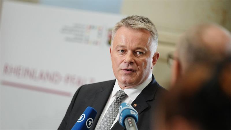 Der rheinland-pfälzische Ministerpräsident Gordon Schnieder bleibt länger Vorsitzender der Ministerpräsidentenkonferenz. (Archivbild)