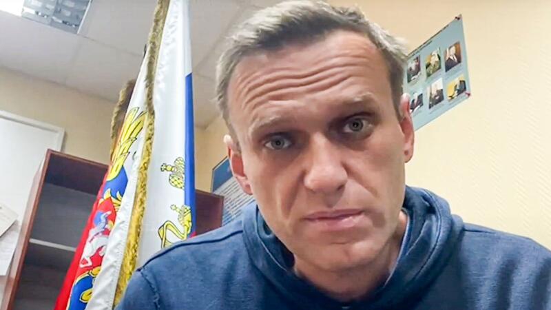 Der russische Machtapparat hält die Leiche des am Freitag voriger Woche für tot erklärten Nawalny weiter unter Verschluss.