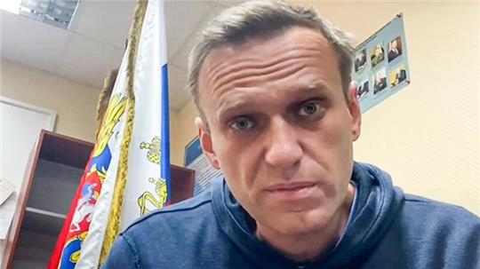 Der russische Machtapparat hält die Leiche des am Freitag voriger Woche für tot erklärten Nawalny weiter unter Verschluss.