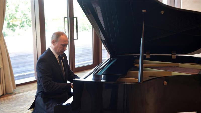 Der russische Präsident Wladimir Putin gibt sich gern als Kulturliebhaber und will nun einen internationalen Schlagerwettbewerb im eigenen Land gründen. (Archivbild) 