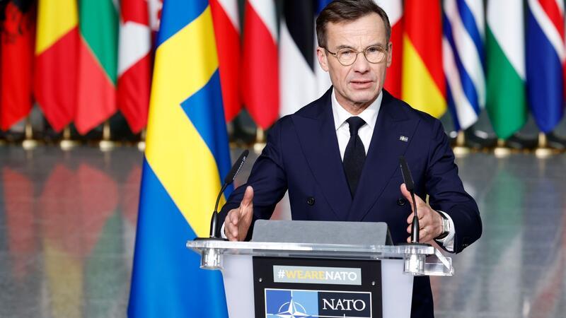 Schweden will keine Atomwaffen auf seinem Gebiet Der schwedische Ministerpräsident Ulf Kristersson spricht bei der Zeremonie zur Aufnahme Schwedens in die Nato in Brüssel.