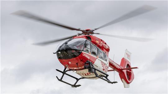 Der schwer verletzte Achtjährige musste von einem Rettungshubschrauber ins Krankenhaus geflogen werden. (Symbolbild)