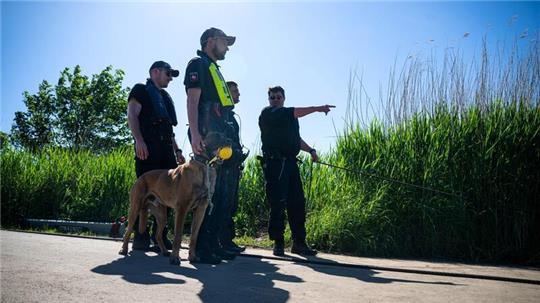 Der sechsjährige Arian aus Bremervörde wird seit Montagabend vermisst. Zahlreiche Einsatzkräfte suchen nach dem Jungen.