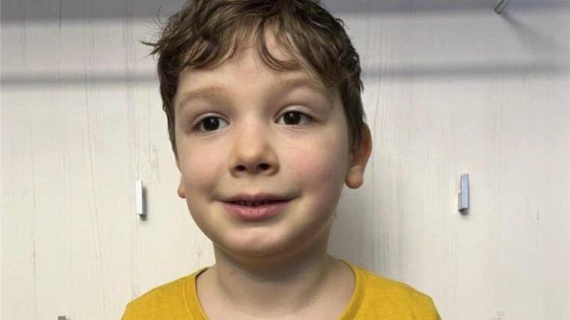 Der sechsjährige Arian wird noch immer gesucht. Das Foto stammt aus einer Überwachungskamera am Tag seines Verschwindens