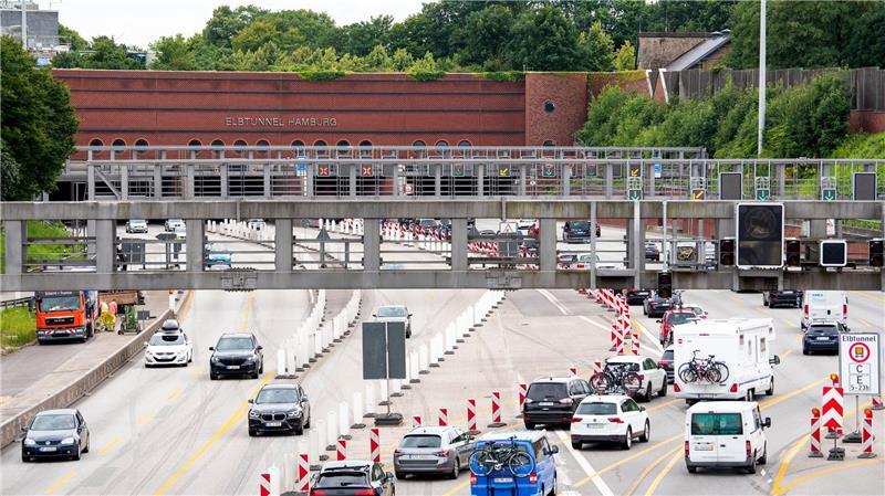 Der seit Freitagabend wegen Bauarbeiten gesperrte Elbtunnel ist wieder frei. (Archivbild)