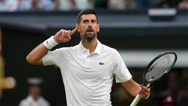 Der siebenmalige Wimbledonsieger Novak Djokovic zitterte in seinem Auftaktmatch.