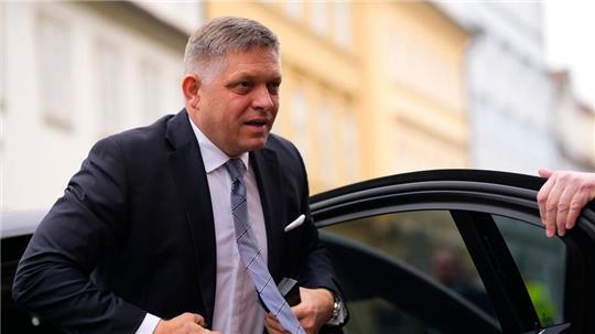 Der slowakische Ministerpräsident Robert Fico besucht Kremlchef Wladimir Putin. (Archivbild)