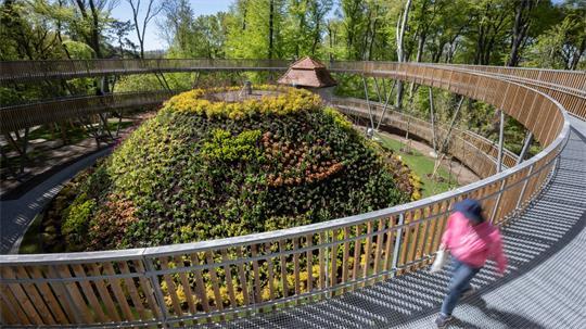 Der sogenannte Waldtempel, eine Art riesige Wendeltreppe, entstand für die Landesgartenschau in Bad Nenndorf. (Archivbild)