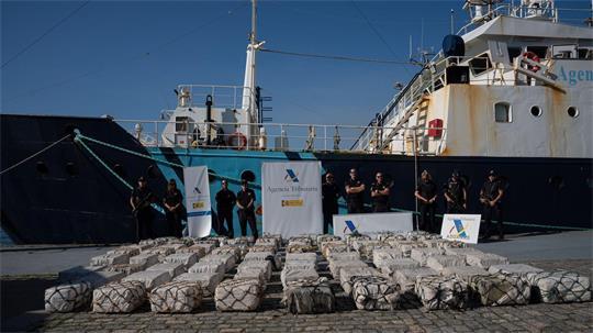 Der spanische Zoll hat auf einem polnischen Segelboot 2,1 Tonnen Kokain beschlagnahmt. 