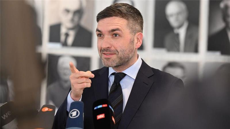 Der stellvertretende FDP-Fraktionsvorsitzende, Konstantin Kuhle, war an den Verhandlungen über den Antragstext beteiligt. Nach Auskunft von Teilnehmern der Gespräche gab es zwischenzeitlich erhebliche Meinungsverschiedenheiten. (Archivbild) 