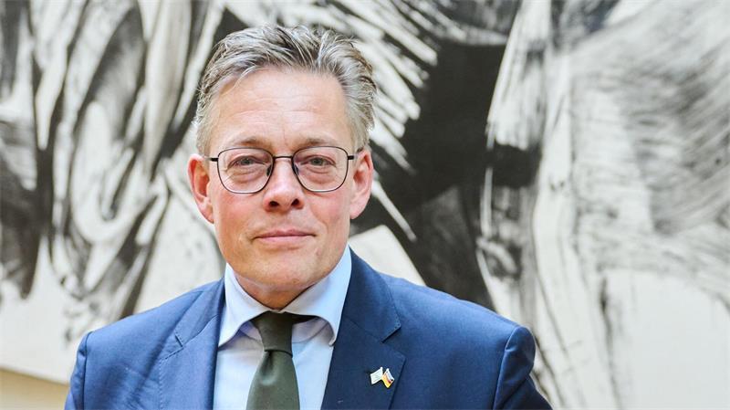 Der stellvertretende Vorsitzende des Parlamentarischen Kontrollgremiums (PKGr), Konstantin von Notz, fordert auch Innenminister Alexander Dobrindt (CSU) zum Handeln auf.