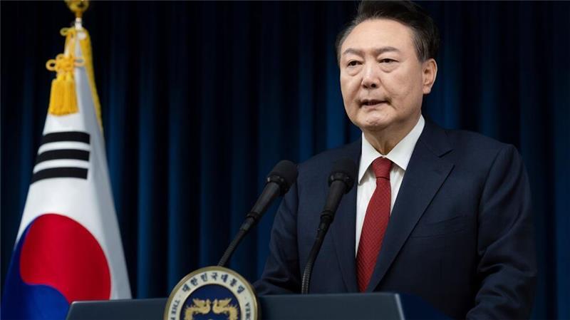 Ausreiseverbot gegen Präsident Yoon verhängt Der südkoreanische Präsident Yoon Suk Yeol spricht im Präsidialamt in Seoul, Südkorea. Am Montag hat das Justizministerium eine Ausreisesperre gegen Yoon verhängt. (Archivbild)