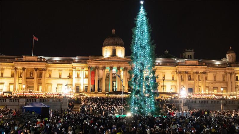 Der traditionell von Norwegen geschenkte Baum 2019 auf dem Trafalgar Square: Über 20 Meter hoch, schlicht dekoriert und ein Symbol der britisch-norwegischen Freundschaft seit 1947. (Archivbild)