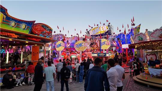 Der traditionelle Herbstjahrmarkt lockt viele Besucher in die Stader Innenstadt.