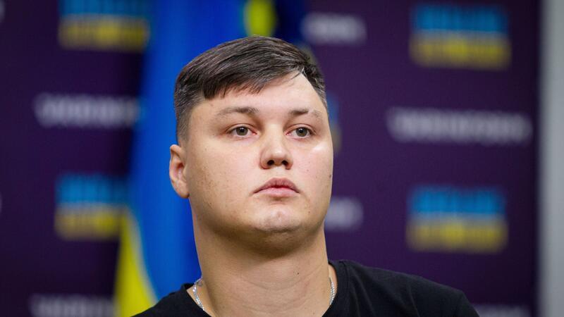 Geheimdienstchef verhöhnt Überläufer nach Ermordung Der übergelaufene russische Pilot während einer Pressekonferenz im September in Kiew.