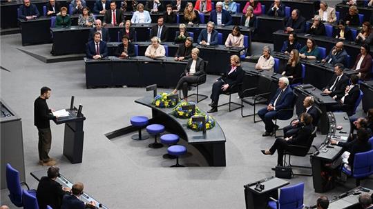 Der ukrainische Präsident Selenskyj ist anlässlich der Internationalen Konferenz zum Wiederaufbau der Ukraine in Berlin.
