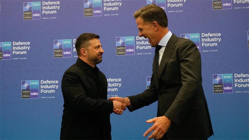Trump ärgert sich beim Nato-Gipfel über Europa Der ukrainische Präsident Wolodymyr Selenskyj bietet der Nato Zusammenarbeit bei der Drohnenproduktion an.