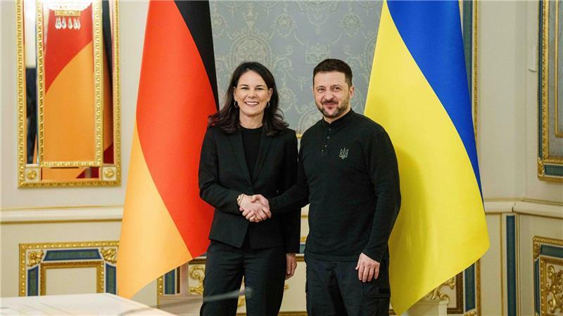 Selenskyj erhofft sich von Merz Taurus-Lieferung Der ukrainische Präsident Wolodymyr Selenskyj empfängt die deutsche Außenministerin Annalena Baerbock in Kiew.
