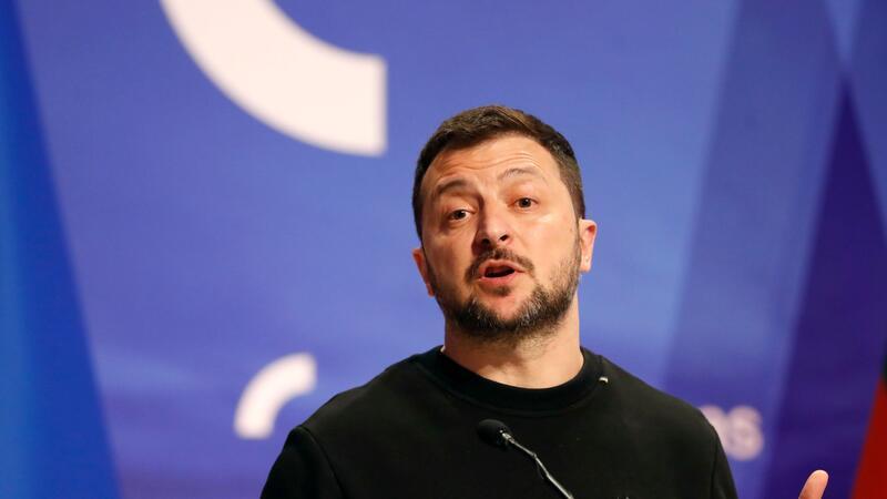 Der ukrainische Präsident Wolodymyr Selenskyj fordert eine bessere Verteidigung des Luftraums seines Landes - dazu hat er den Nato-Ukraine-Rat einberufen.