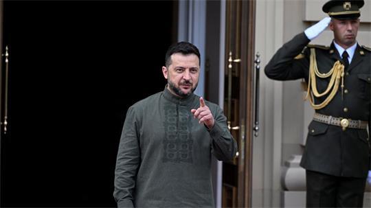 Der ukrainische Präsident Wolodymyr Selenskyj hat zum 35. Jahrestag der Unabhängigkeit des Landes weiteren Widerstand gegen Russlands Angriffskrieg angekündigt. 