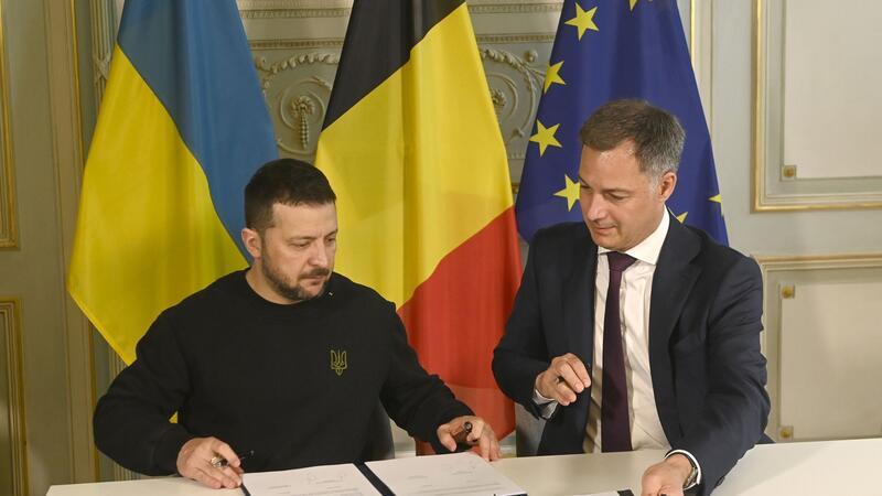 Selenskyj in Belgien - 30 Kampfjets für die Ukraine Der ukrainische Präsident Wolodymyr Selenskyj und der belgische Premierminister Alexander De Croo unterzeichnen eine Vereinbarung über bilaterale Sicherheitszusammenarbeit.