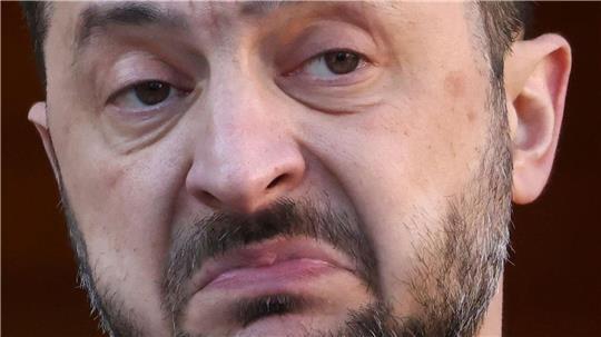 Der ukrainische Präsident Wolodymyr Selenskyj will schnell eine Nachfolge für seinen gechassten Bürochef Andrij Jermak finden. (Archivbild)