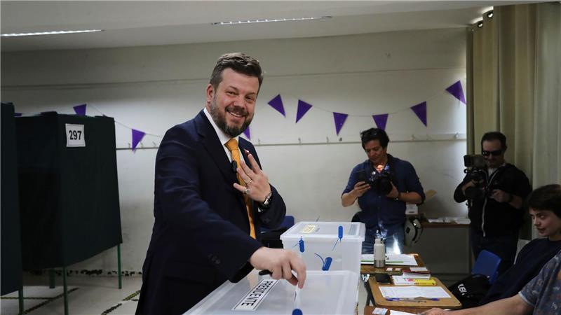 Chile: Stichwahl muss Kampf ums Präsidentenamt entscheiden Der ultrarechte Bewerber Kaiser erzielte aus dem Stand einen Achtungserfolg.