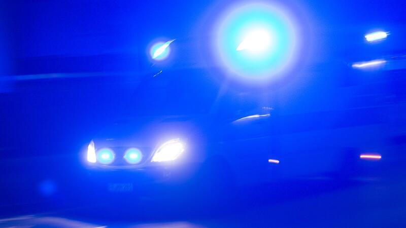 Der unterkühlte 41-Jährige wurde mit schwer verletzt ins Krankenhaus gebracht. (Symbolbild)