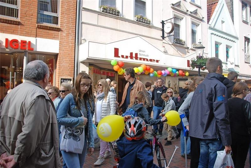 Der verkaufsoffene Sonntag in Buxtehude erweist sich als Publikumsmagnet.