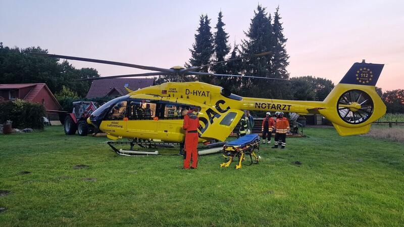 Von VW-Bus erfasst: Radfahrer (87) stirbt an schweren Verletzungen Der verletzte Senior kam mit dem Rettungshubschrauber Christoph 26 ins Krankenhaus.