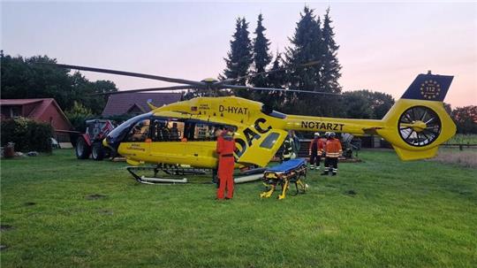 Der verletzte Senior kam mit dem Rettungshubschrauber Christoph 26 ins Krankenhaus.