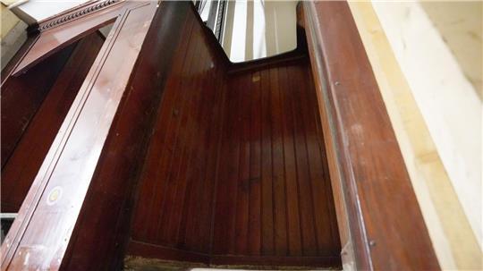 Der vermutlich älteste Paternoster der Welt wurde ohne Genehmigung der Denkmalschutzbehörde ausgebaut. (Archivbild)