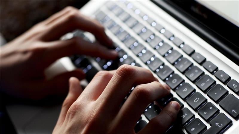 Der verstärkte Einsatz von KI könnte laut der Studie das Bruttoinlandsprodukt jährlich um 0,8 Prozentpunkte wachsen lassen. 