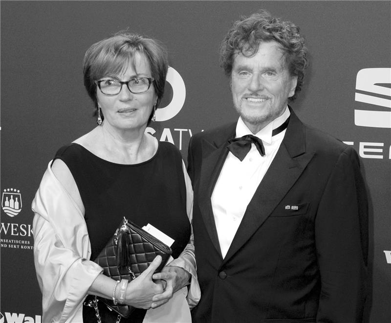 Der verstorbene Regisseur Dieter Wedel und seine Frau Uschi (Ursula) Wolters. Foto: dpa-Bildfunk